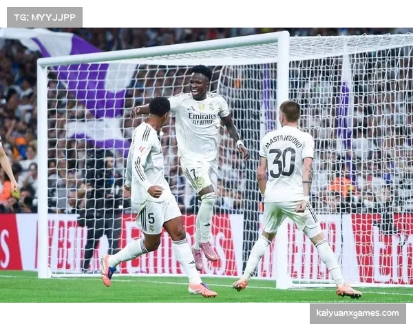 皇马防线临时拼凑隐患巨大，非正统配置致默契度严重缺失